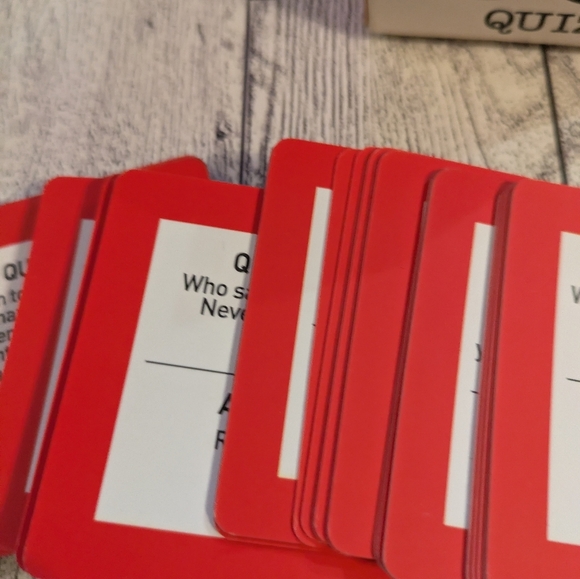 I Love 80s Quiz Game - Red and White - Picture 5 of 6